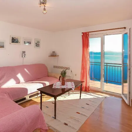 Three-bedroom In Mimice