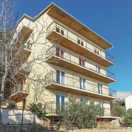 Three-bedroom In Appartement