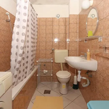 Three-bedroom In Appartement Mimice